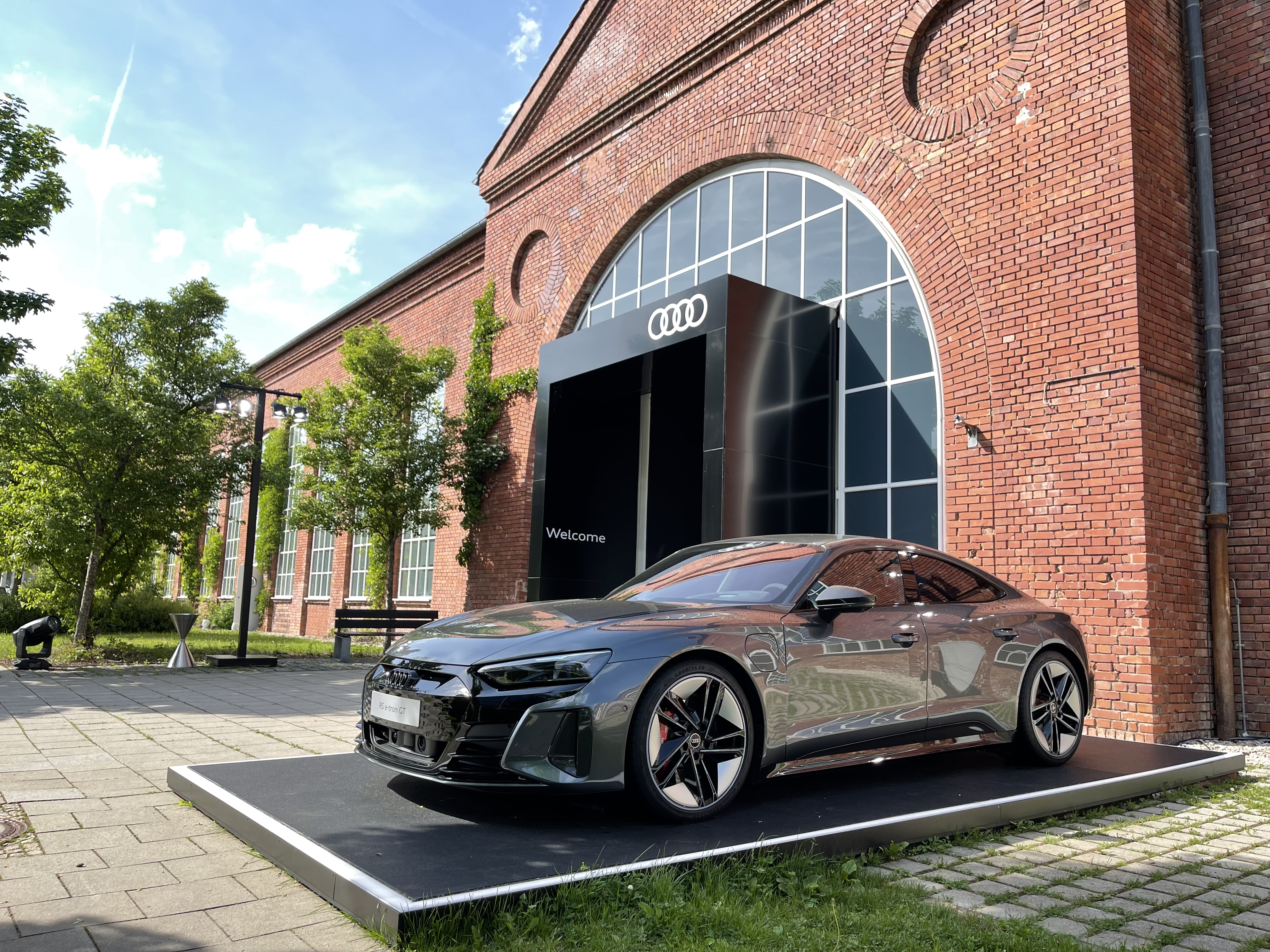 [Translate to Englisch:] Eingang Ziegelei101 Audi Convention 2022