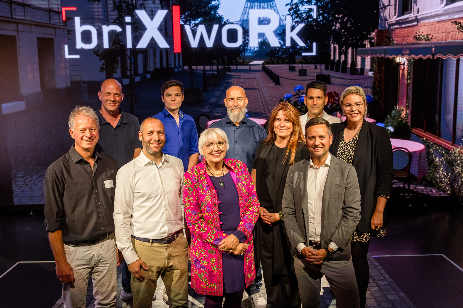 Claudia Roth together with Jens Friedrichs and Hardy Steinweg and a group photo from the presentation at briX|woRk.studio
