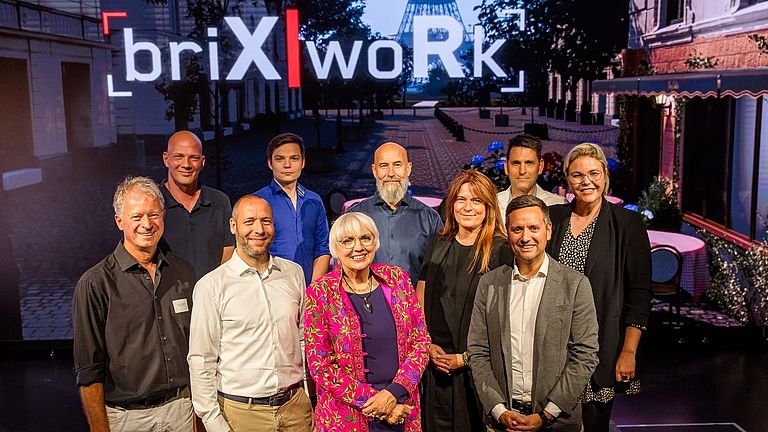 Minister of State for Culture Claudia Roth visits PLAZAMEDIA’s briX|woRk.studio as part of the 40th FILMFEST MÜNCHEN: Focus on innovation and “green production” in Germany as a media location 