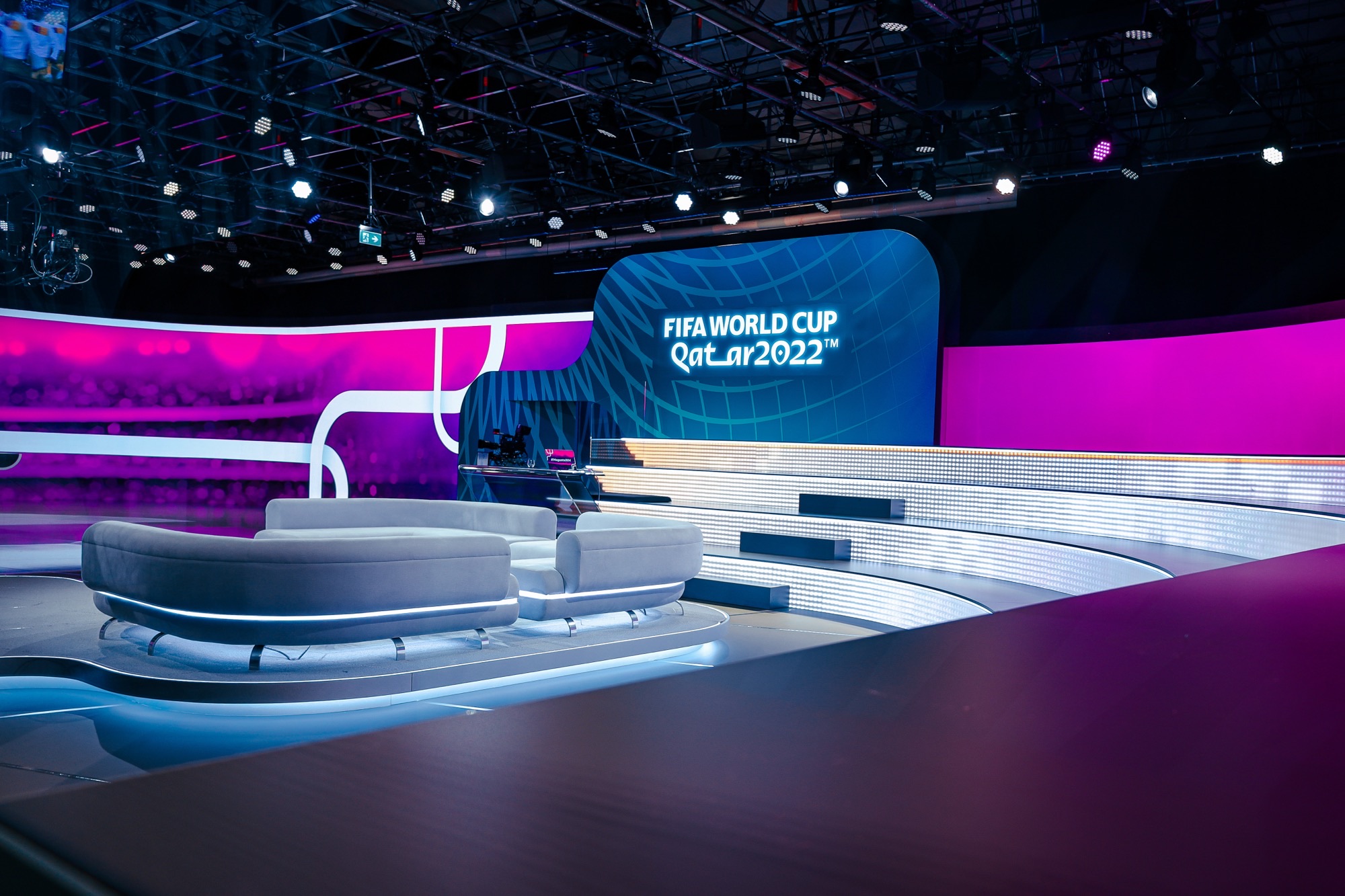 [Translate to Englisch:] WM Studio FIFA 2022 MagentaTV